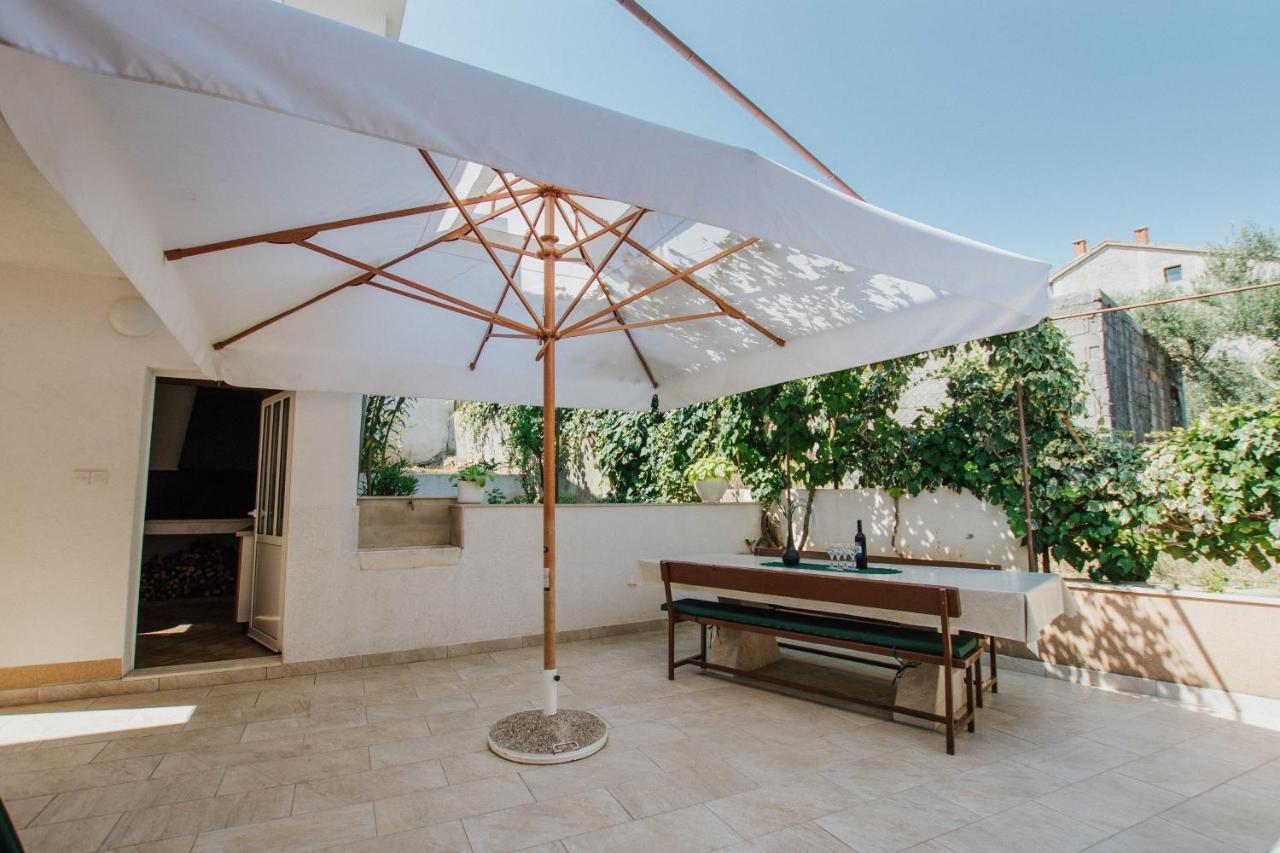 Apartments By The Sea Arbanija, Ciovo - 1085 Trogir Ngoại thất bức ảnh