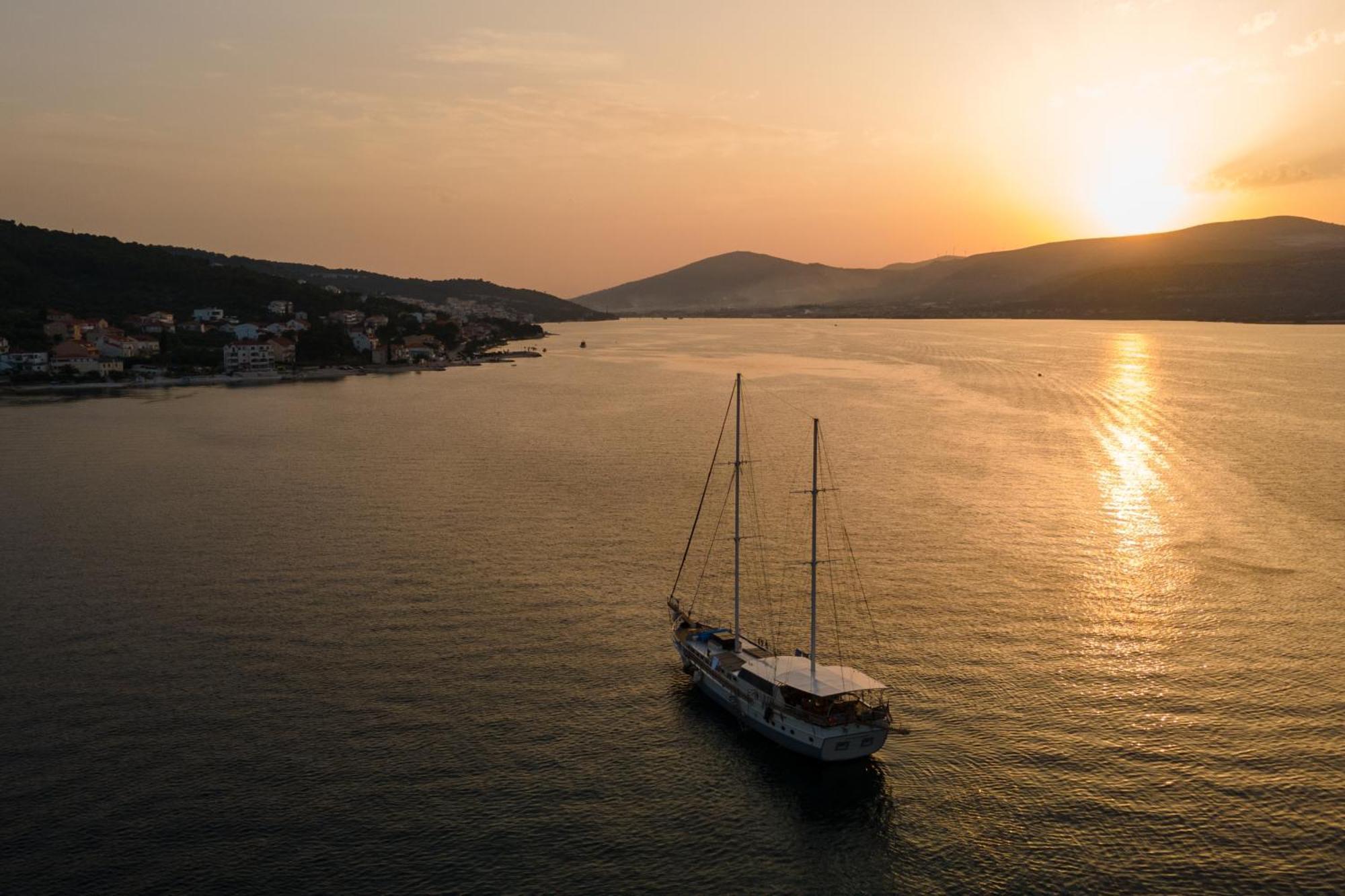 Apartments By The Sea Arbanija, Ciovo - 1085 Trogir Ngoại thất bức ảnh